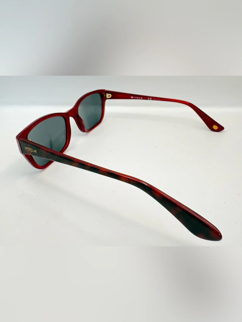 Vogue listing pair